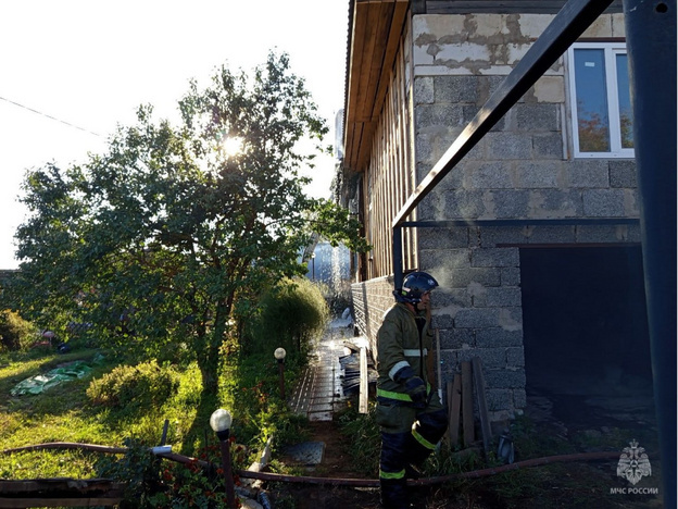    В Верхошижемье загорелся чердак жилого дома