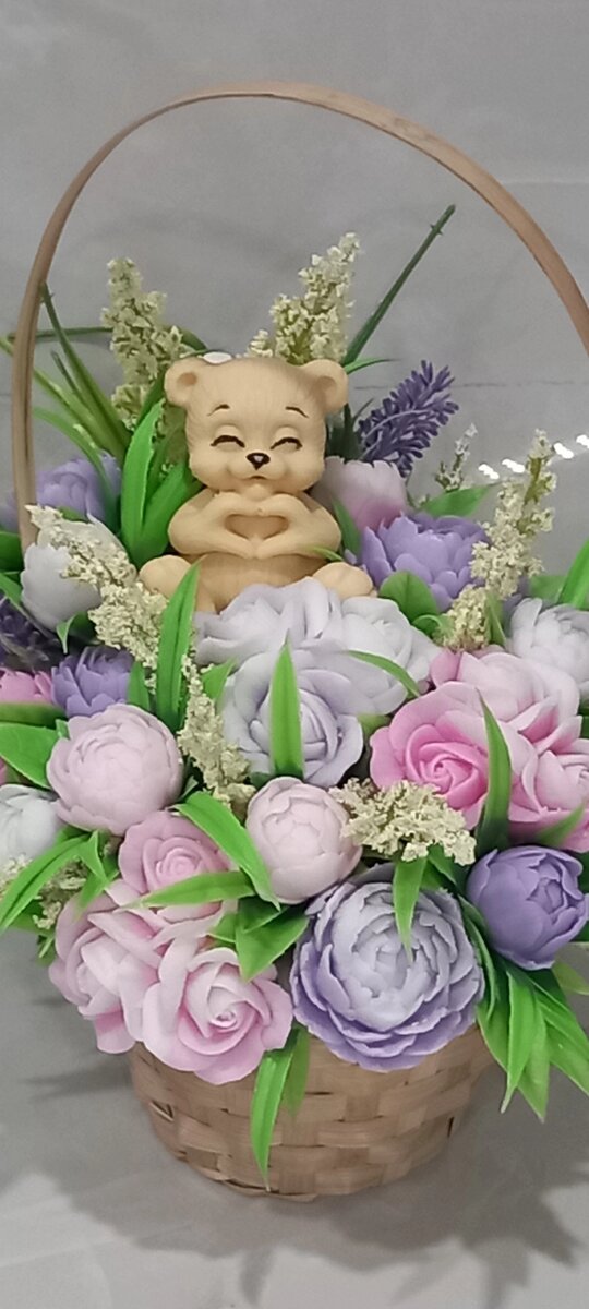 В последние годы мыловарение стало не только увлекательным хобби, но и настоящим искусством. Одним из самых доступных и простых способов создания уникальных мыл — использование мыльной основы. Эта статья познакомит вас с основами мыловарения, а также поделится опытом и советами для создания качественного продукта.