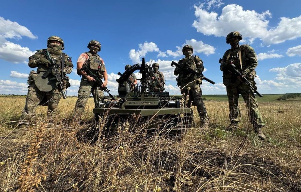 НРТК «Курьер» с автоматическим гранатомётом АГС-17 на вооружении бойцов из Бурятии на Южно-Донецком направлении, источник – Телеграм-канал Штурмовые роботы