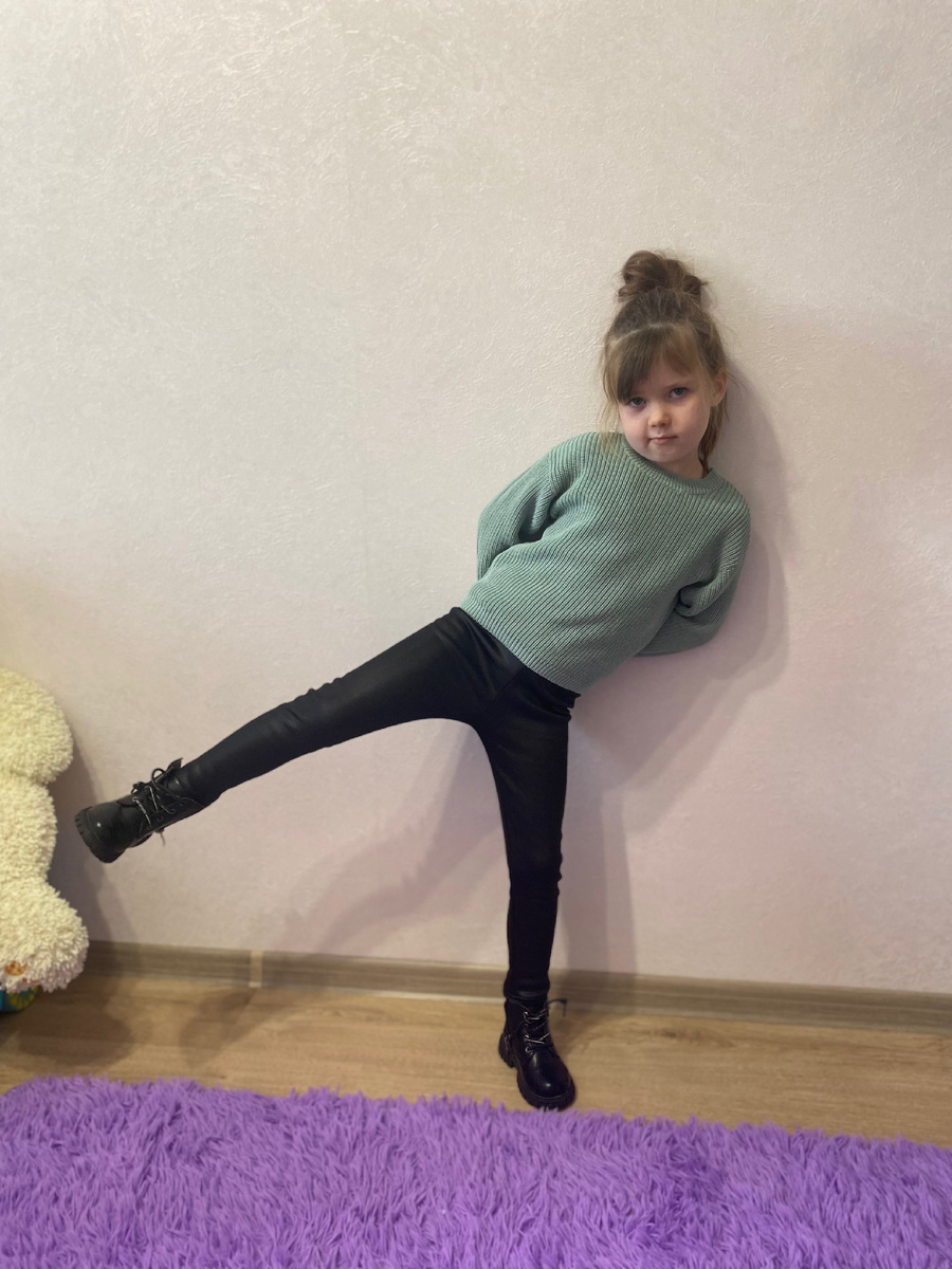 Все тоже самое плюс другой свитер) толстая вязка