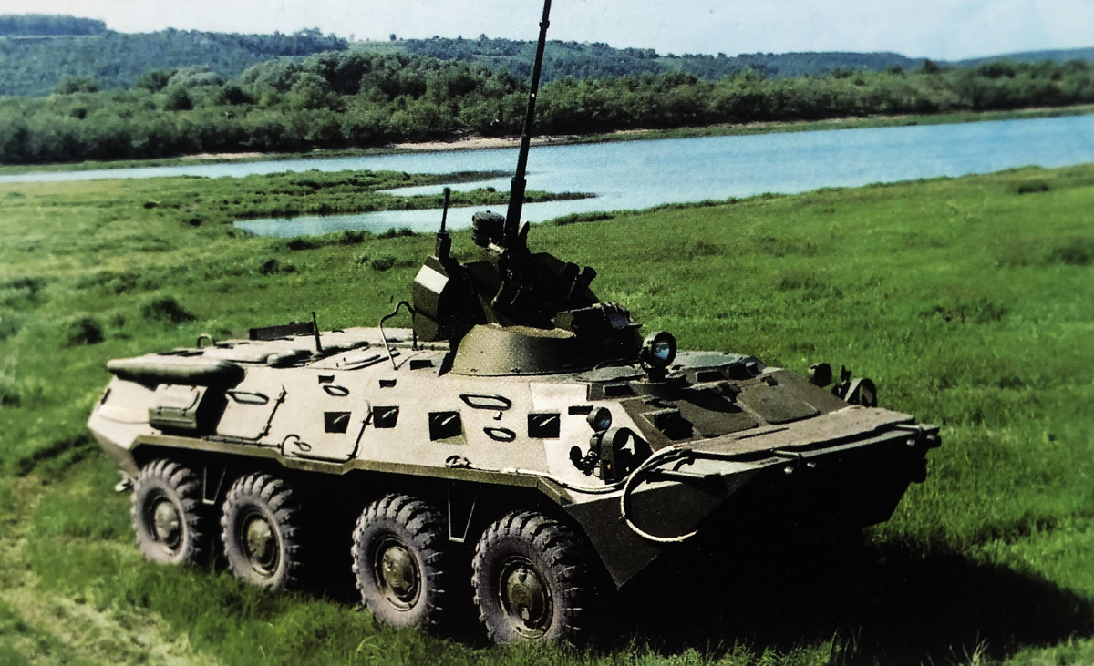 Опытный образец БТР ГАЗ-5929. Видно , что использован бронекорпус БТР-80 с "короткими" поручнями на бортовых листах корпуса. Также присутствует амбразура для стрельбы из личного оружия на стыке бортового и скулового листов( на серийных БТР-80А не применялась).