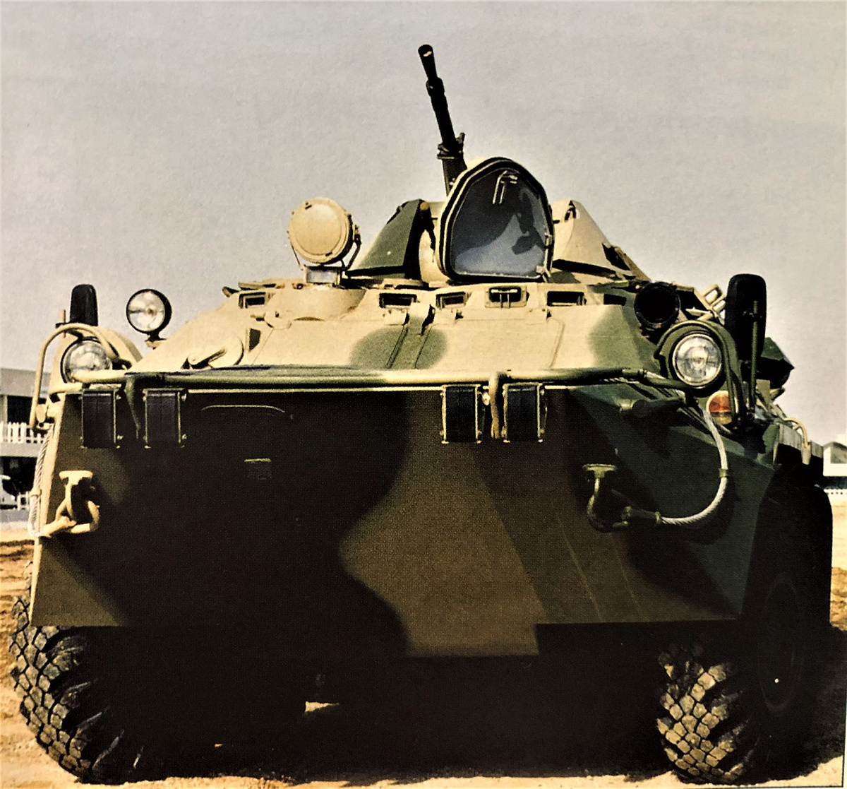 БТР-80 с комплектом дополнительной защиты на IDEX-97.