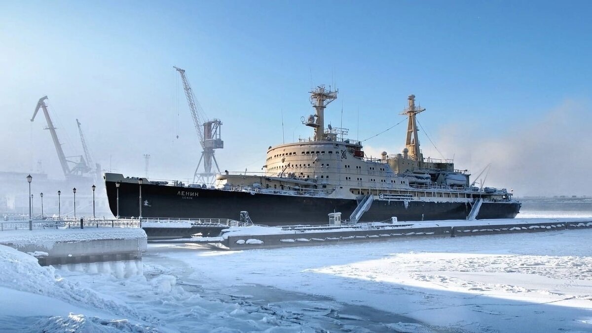 Первое в мире атомное судно - ледокол "Ленин"