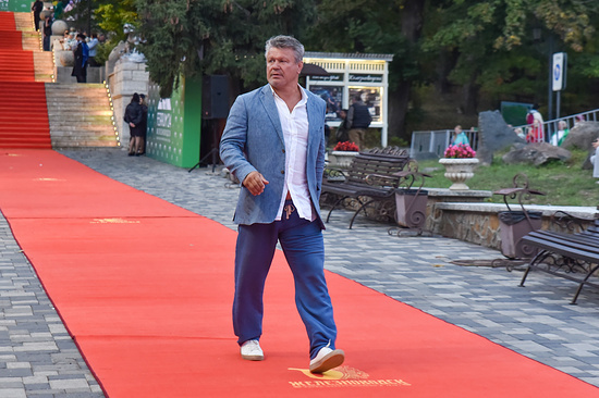 Фото: Актер Олег Тактаров на красной дорожке кинофестиваля Ferrum'24. Иван Губский/ТАСС 
