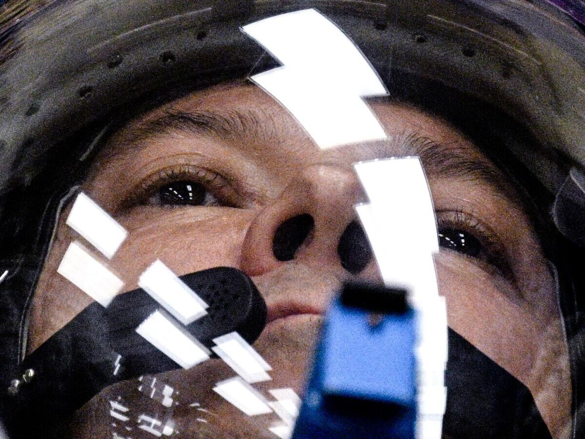    Член основного экипажа космонавт "Роскосмоса" Олег Кононенко во время проверки герметичности скафандров перед запуском транспортного пилотируемого корабля "Союз МС24" на космодроме "Байконур"© РИА Новости / Алексей Филиппов