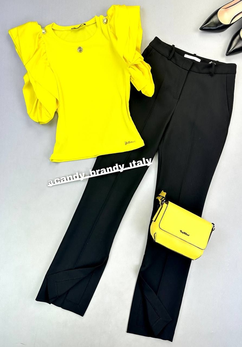 Желтая блуза и черная сумка + черные брюки
Блуза Gil Santucci
цена 8250 руб.
