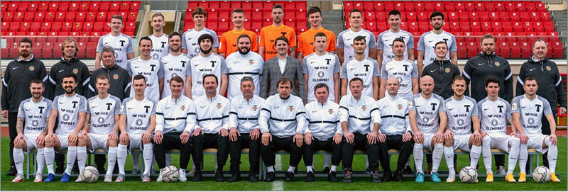 «Торпедо» образца осени сезона – 2021.2022. Верхний ряд (слева направо): Илья Елисеев, Александр Каплиенко, Андрей Кравчук, Антон Порутчиков, Александр Довбня, Виталий Ботнарь, Олег Кожемякин, Равиль Нетфуллин, Иван Енин.
Средний ряд (слева направо): Алексей Завгородний (физиотерапевт), Павел Надёхин (массажист), Александр Петров (администратор), Алексей Померко, Алексей Шумских, Амур Калмыков, Максим Ляпин (спортивный директор), Денис Маслов (президент клуба), Андрей Евдокимов, Егор Прошкин, Игорь Лебеденко, Александр Николаев (администратор), Игорь Калюжный (врач), Андрей Шерстобитов (видеооператор).
Нижний ряд (слева направо): Иван Темников, Мухаммад Султонов, Данил Полубояринов, Александр Рязанцев, Валерий Скородумов (начальник команды), Валерий Шереметов (тренер вратарей), Николай Савичев (тренер), Александр Бородюк (главный тренер), Виктор Лосев (тренер), Андрей Каряка (тренер), Александр Мурушкин (директор по безопасности), Артём Самсонов, Павел Седько, Тимур Абдрашитов, Владислав Адаев.
