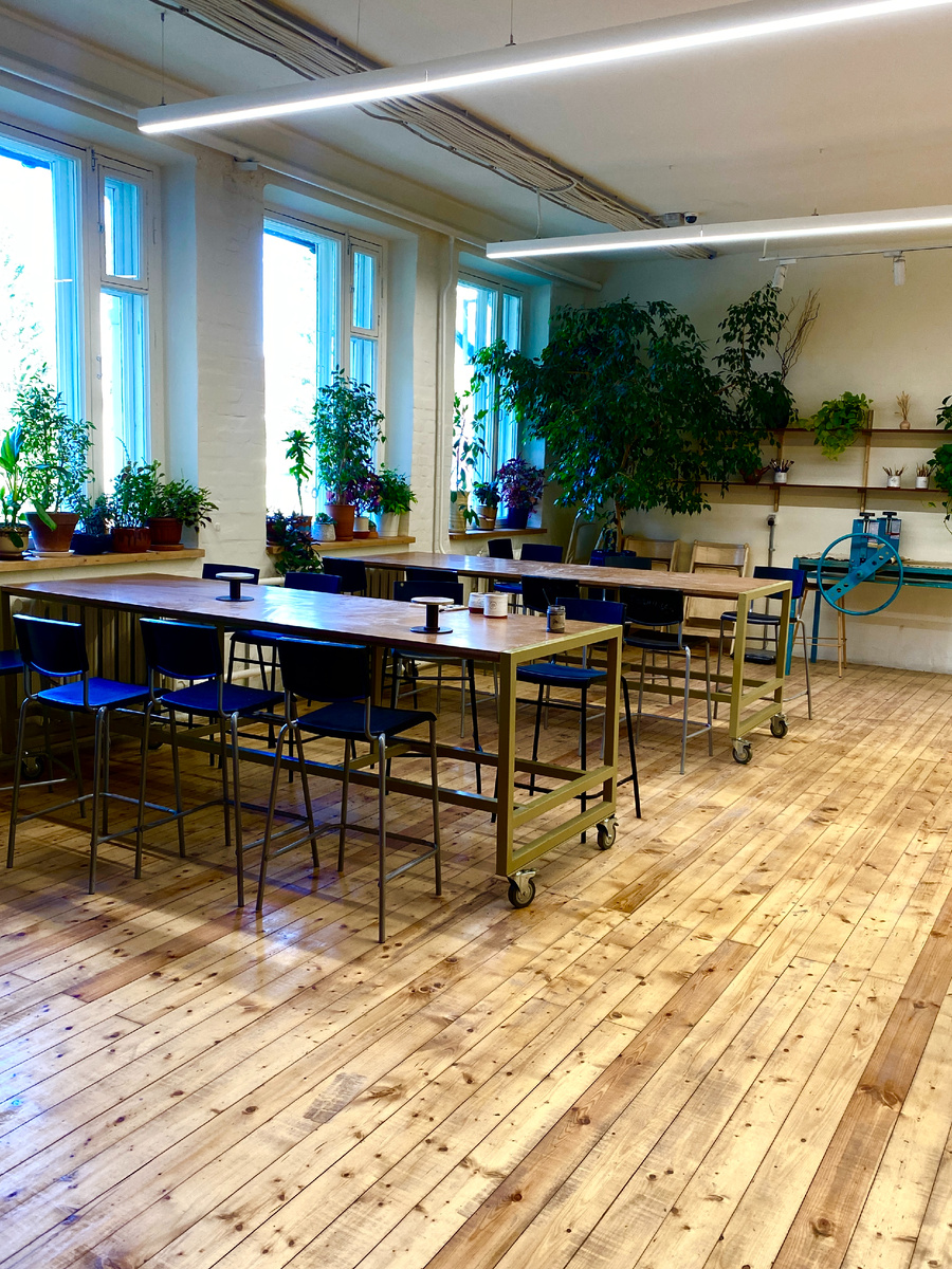 А можно просто на лепку. Из всех школ, где я была, эта самая уютная!