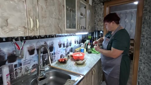 Скачать видео: Помидорный сезон закончен. Вкусный ужин. Майонез давно не покупаю