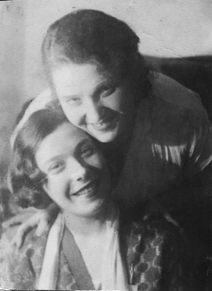 Дочь и внучка Александры Грибуниной - Юлия Даминская и Александра Добкевич