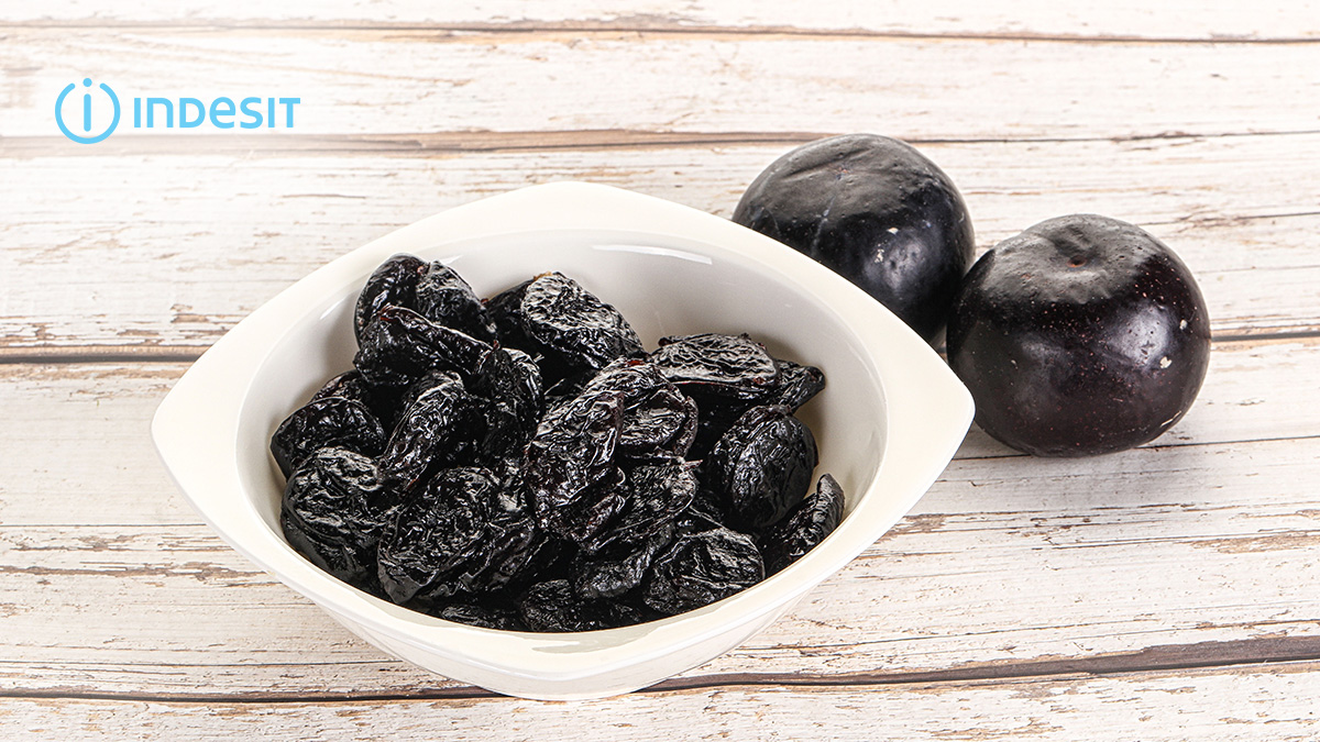 Сушеные сливы способствуют улучшению пищеварения, поддерживают сердечно-сосудистую систему и снижают риск возникновения остеопороза