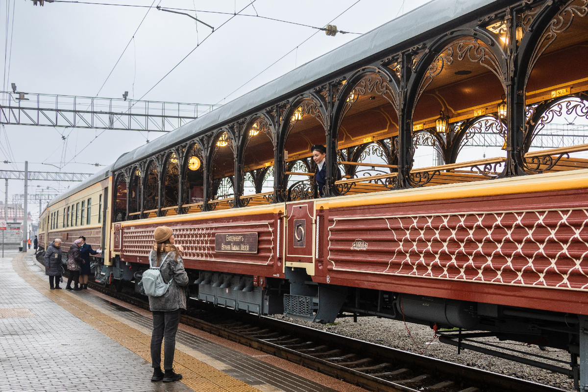 В этом году в состав поезда впервые включили открытый обзорный вагон...