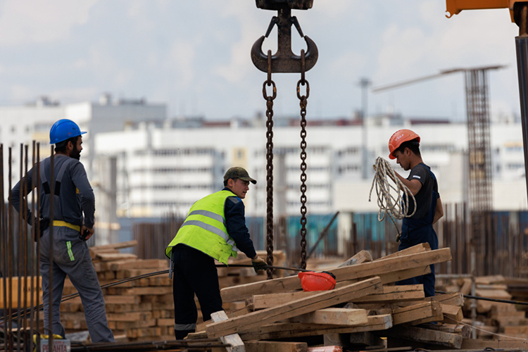    Егоров замечает, что в Казани обращений по градостроительным вопросам на порядок выше, чем в «отдельных» муниципалитетах. Так, за прошлый год исполком столицы РТ рассмотрел 6 905 заявлений по выдаче градостроительных планов земельных участков.   
Фото: «БИЗНЕС Online»