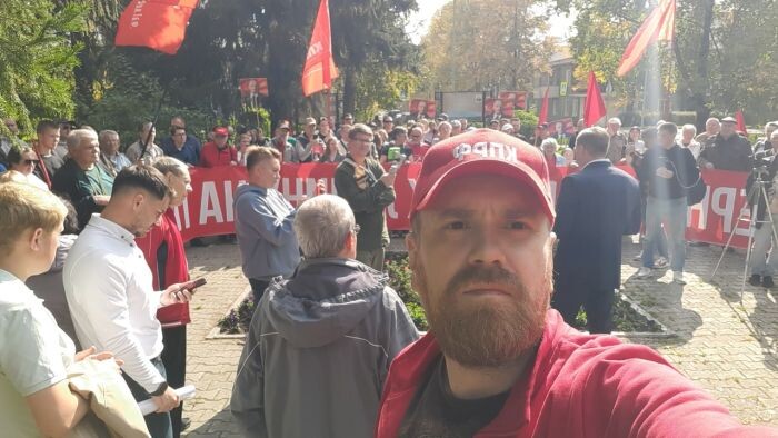    Акция против переноса памятника Ленину в Ревде. Фото: личная страница Романа Ступникова в соцсети vk.com