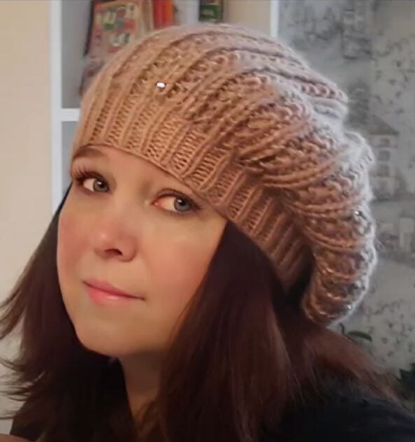    Объемные береты спицами   
Источник: Скриншот из видео