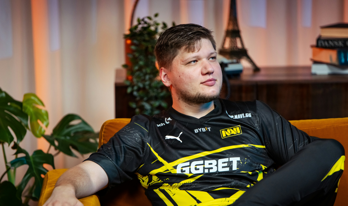     Александр s1mple Костылев