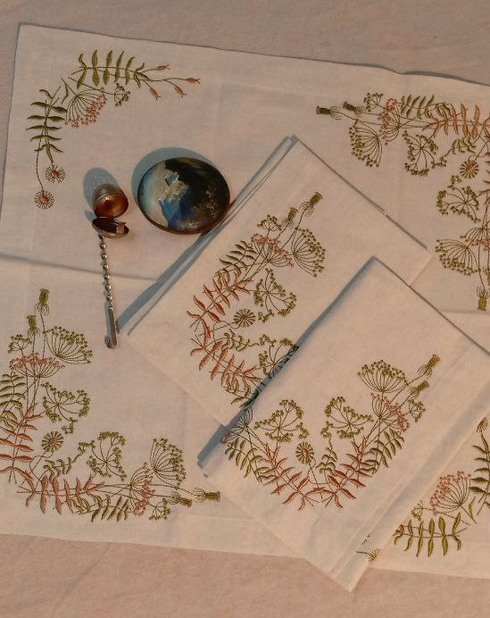 ДОРОЖКИ И САЛФЕТКИ ПОЛУЛЁН #машиннаявышивка #вышивкамытищи #вышивка #машиннаявышивкамосква #индивидуальнаявышивка #домашнийтекстильсвышивкой #салфеткисвышивкой #оригинальныйподарок #стильиуютввашемдоме
Стоимость вышивки от 300р.
Подписывайтесь на наш канал в Телеграмм @bordadora_emb
Контакты для связи @inglik @elnaserg
Магазин мастера Ruchnoj-tekstil-s-vyshivkoy на Ярмарке мастеров https://www.livemaster.ru/ruchnoj-tekstil-s-vyshivkoy