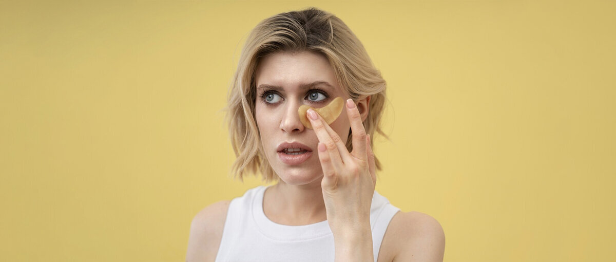 Отёк – в некоторых случаях может наблюдаться значительный отёк века, затрудняющий зрение.