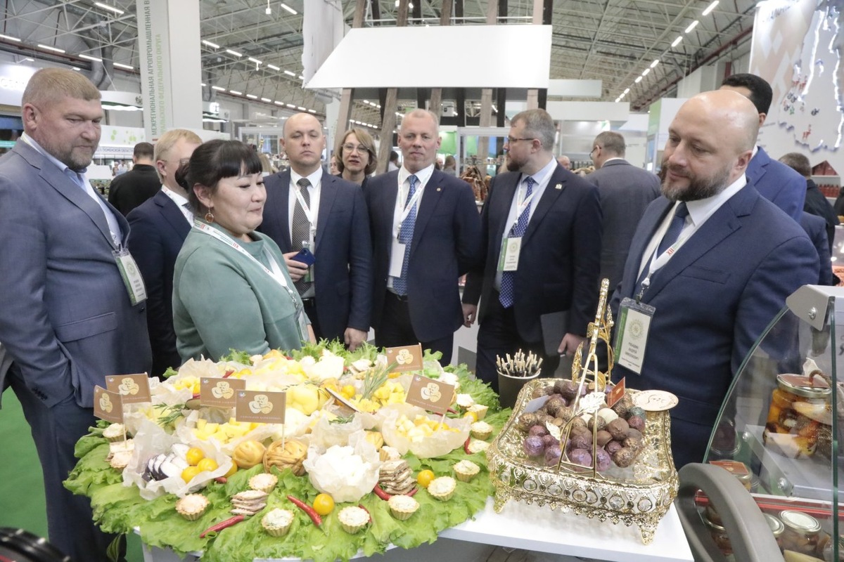   «То, что завозили из-за рубежа, сейчас производим сами»: В Ханты-Мансийске официально открыли XII Межрегиональную агропромышленную выставку УрФО