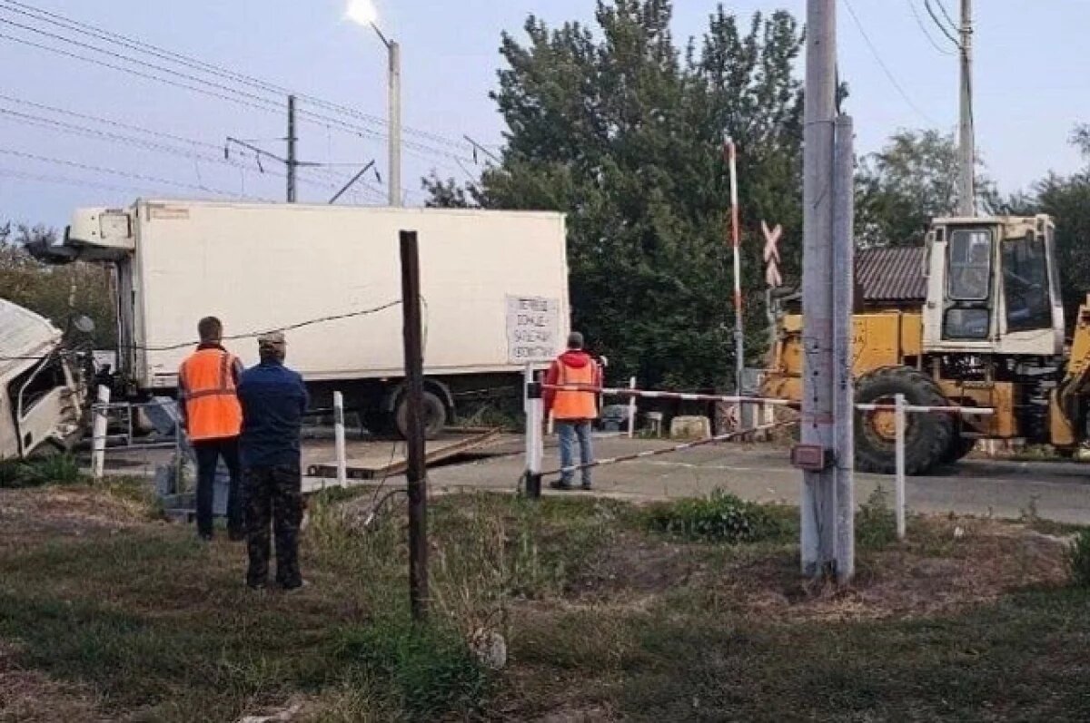    Назначена проверка после столкновения грузовика с поездом Петербург - Анапа