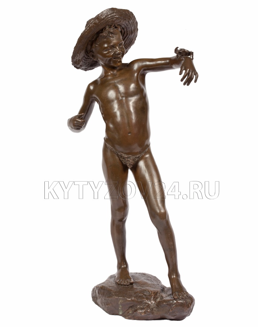 Скульптура «Мальчик с крабом». Италия. Около 1910. Бронза, патинирование. Автор: Г. Кьяромонте. Коллекция салона "Элит-Антик"