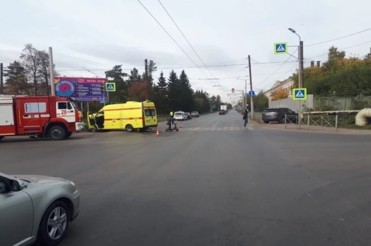    В Омске в результате ДТП пострадали водитель и медики скорой помощи