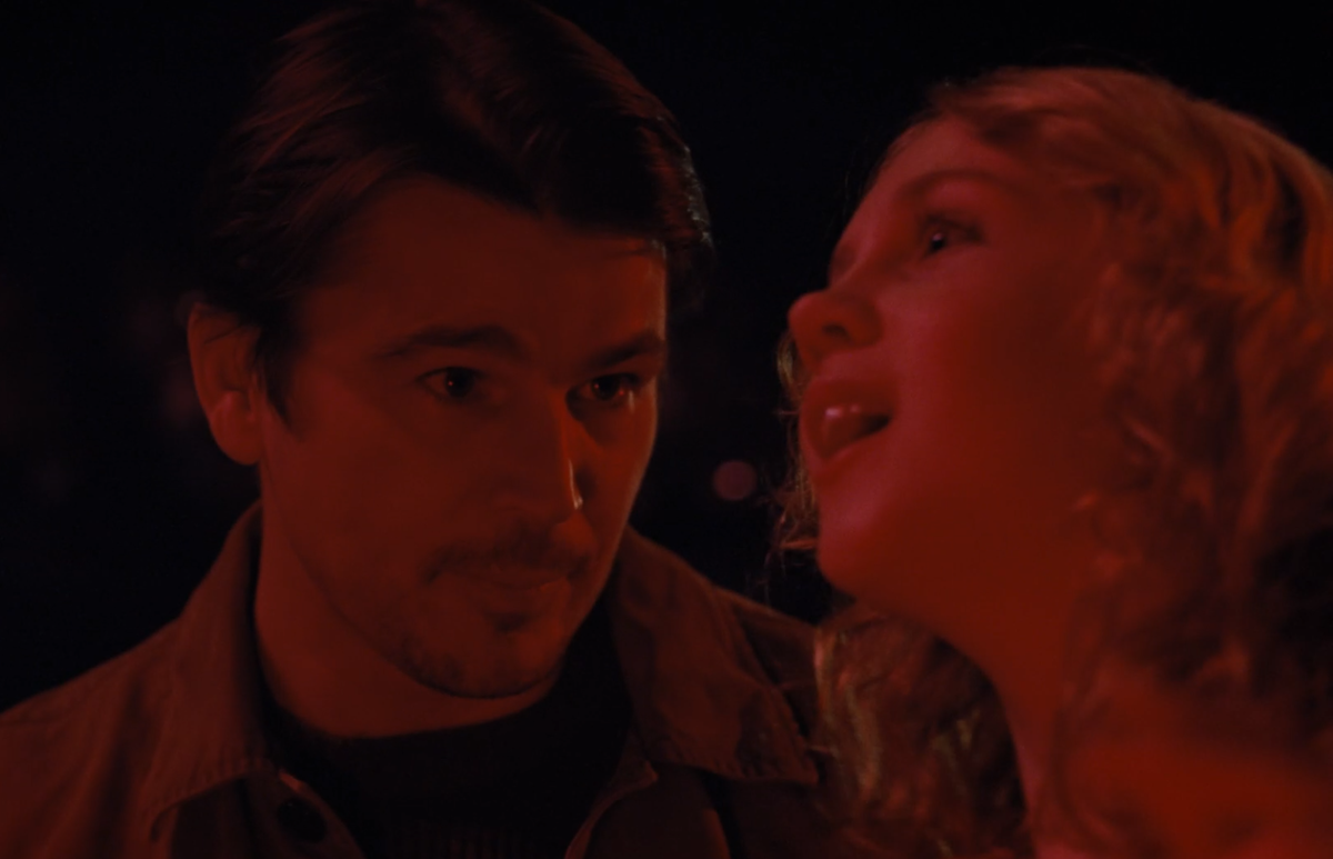 Красный - цвет твоей тревожности. Кадр из фильма "Ловушка"