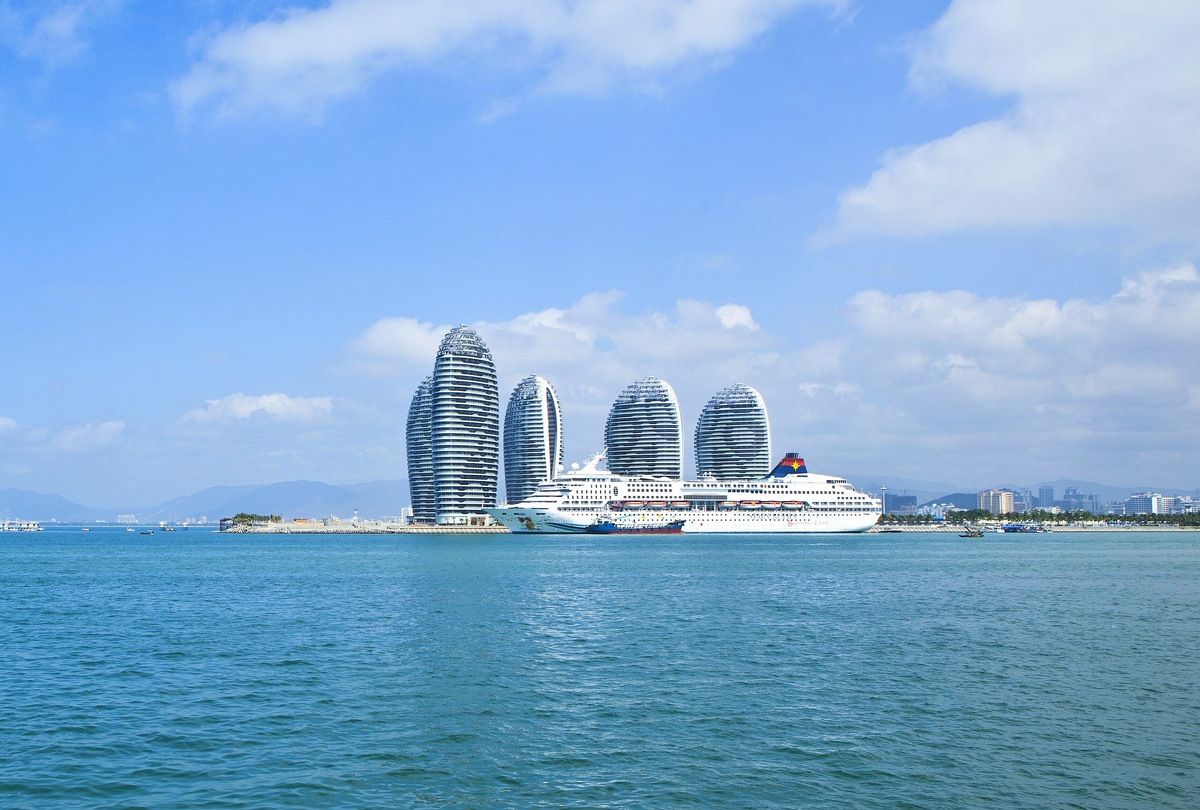 The city of Sanya today is a center for the development of international tourism. Photo: Anna Frodesiak / Wikimedia