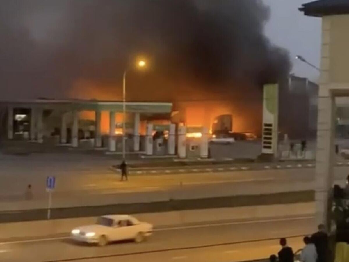    Пожар на заправке в Дагестане© Кадр видео из соцсетей