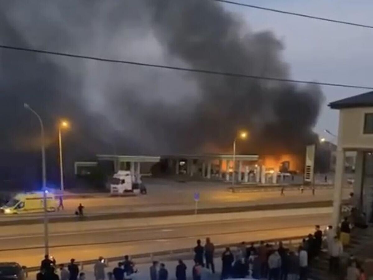   Пожар на заправке в Дагестане© Кадр видео из соцсетей