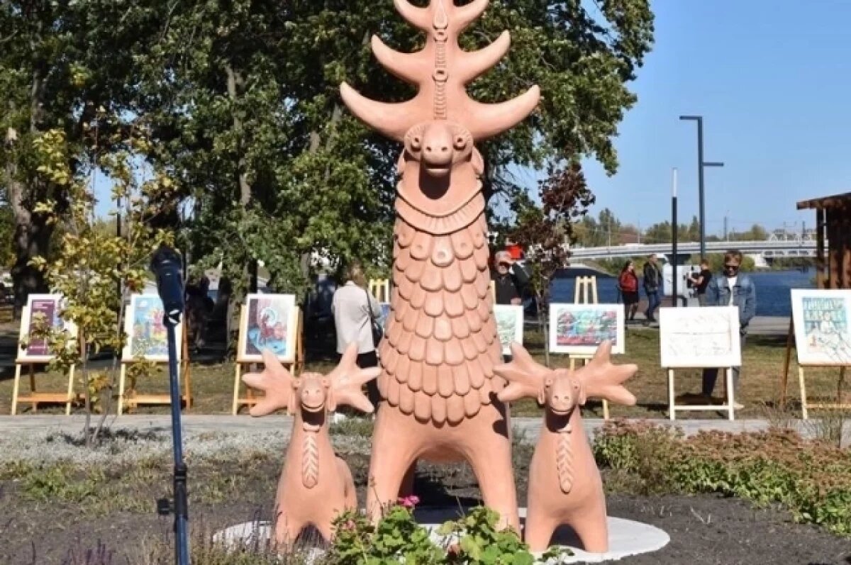    В Пензе на набережной установили скульптуру по мотивам абашевской игрушки