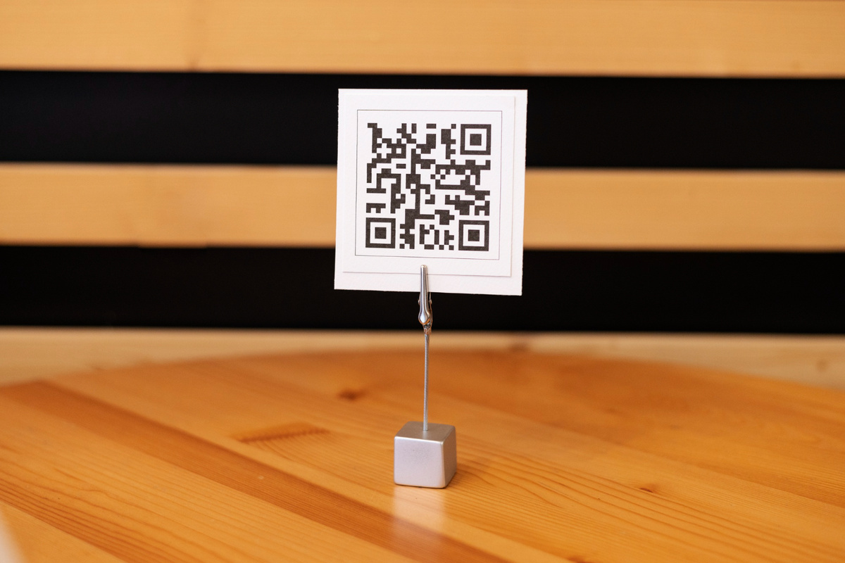       QR-   ,   ",      .Freepik