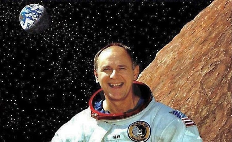 Фото с сайта, посвященного Бину: https://www.alanbeangallery.com/artist-and-moonwalker