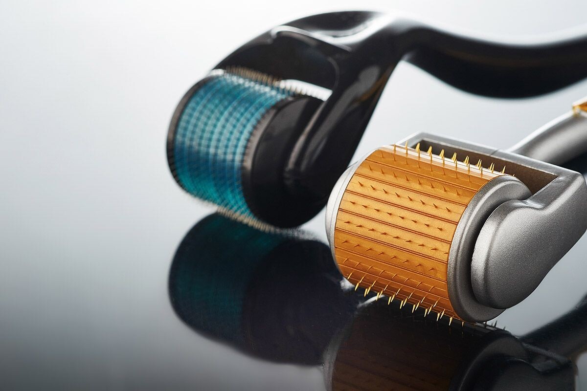 Мезороллер улучшает состояние кожи за счет микротравм, которые организм пытается быстрее «вылечить». Источник: Shutterstock📷
