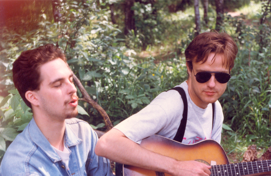Сергей Амелько и Экзич, лето 1997 года, Коньково. Фото из ВК группы "Соломенные еноты"