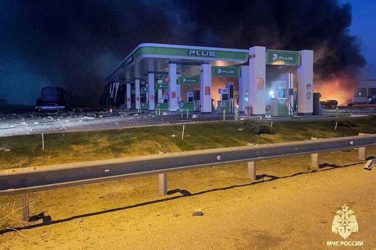    В Махачкале из-под завалов взорвавшейся АЗС извлекли тела еще троих человек