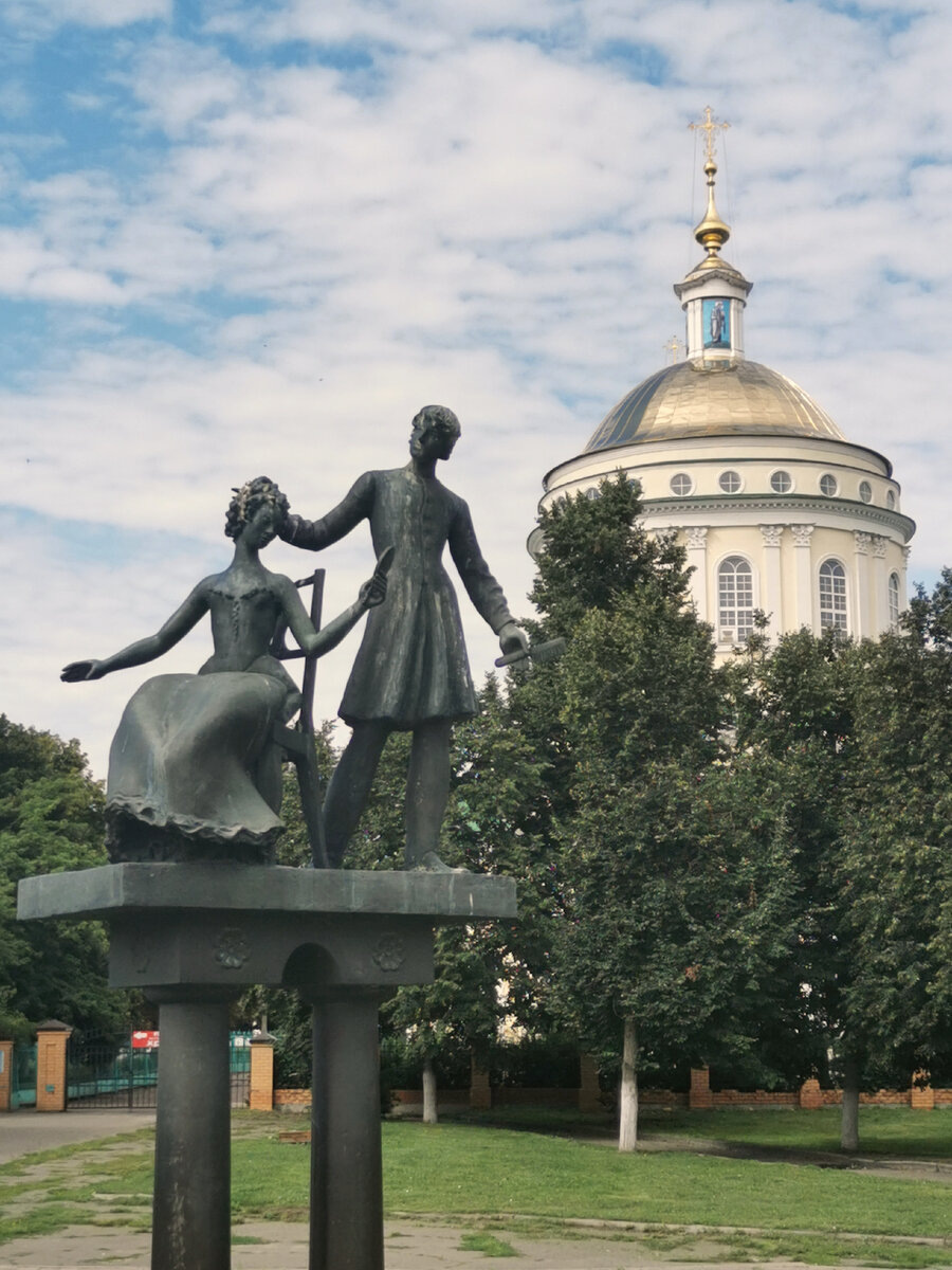 Памятник в Орле