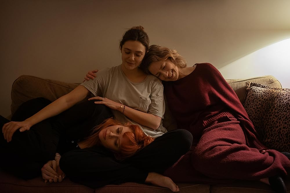 Кадр из фильма «His Three Daughters». Режиссер: Азазель Джейкобс. Производство: Animal Pictures, Arts and Sciences Department, Case Study Films, High Frequency Entertainment, Tango Entertainment