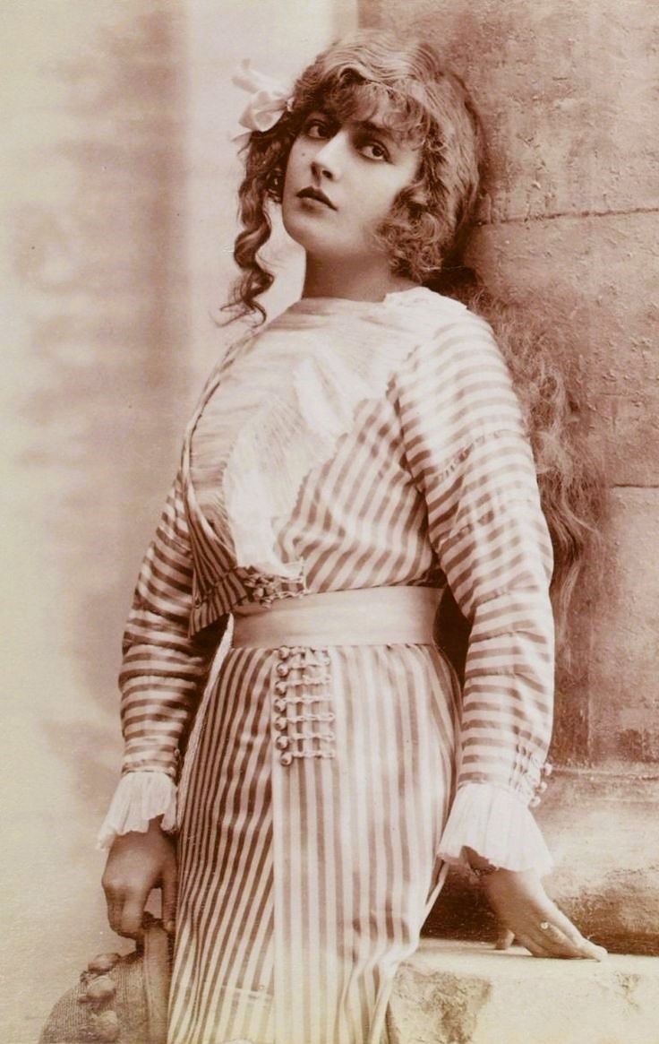 Женевьева Лантельм, 1900-ее годы