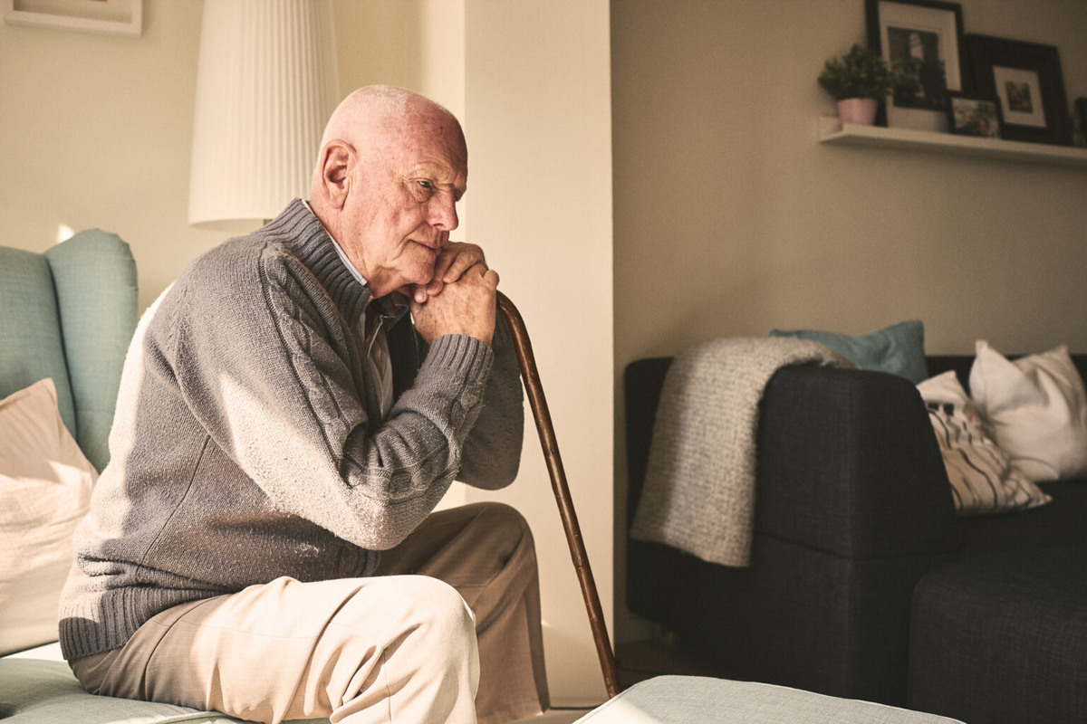 https://www.landmarkhealth.org/wp-content/uploads/2022/04/Elderly-Man-with-can-sitting-in-living-room-1536x1024.jpg