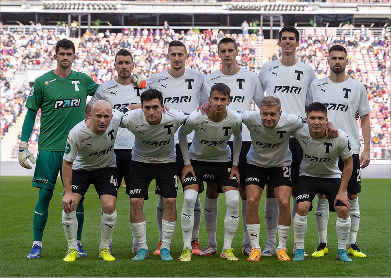 «Торпедо» образца начала сезона – 2022/2023. Фото перед матчем чемпионата с ЦСКА. 
Верхний ряд (слева направо): Егор Бабурин. Игорь Лебеденко, Илья Кутепов, Игорь Савич, Стефан Шапич, Дамьен Ле Таллек. Нижний ряд (слева направо): Артём Самсонов, Давид Караев, Михаил Кайманов, Игорь Смольников, Хожимат Эркинов.