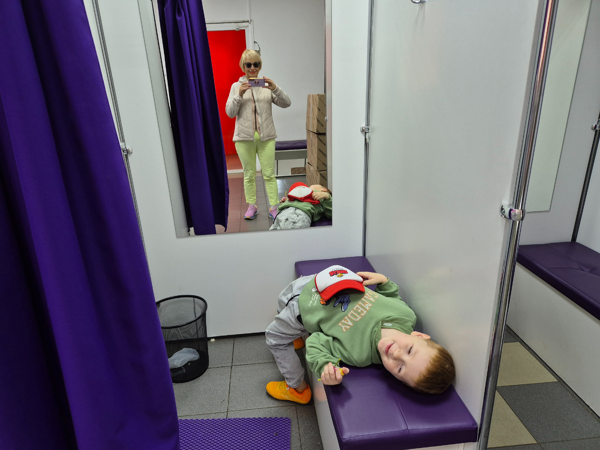 Лева как Уинстон Черчилль: никогда не стоит там, где можно сидеть и не сидит там, где можно лежать.