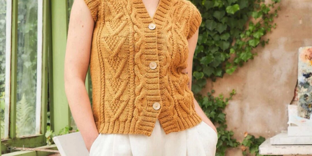 Как красиво выглядеть осенью в вязаных вещах подскажет журнал The Knitter.