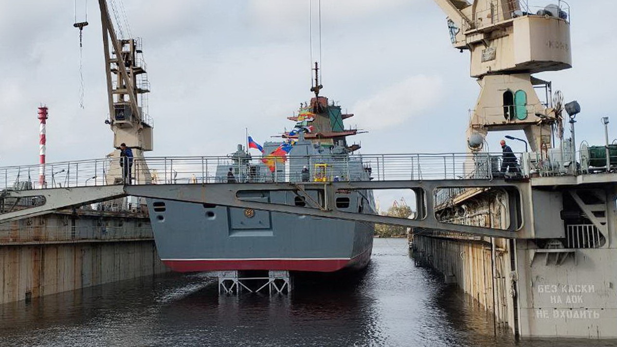 Российский многоцелевой фрегат 1-го ранга с управляемым ракетным вооружением дальней морской и океанской зоны «Адмирал Исаков» - четвёртый корабль проекта 22350 .