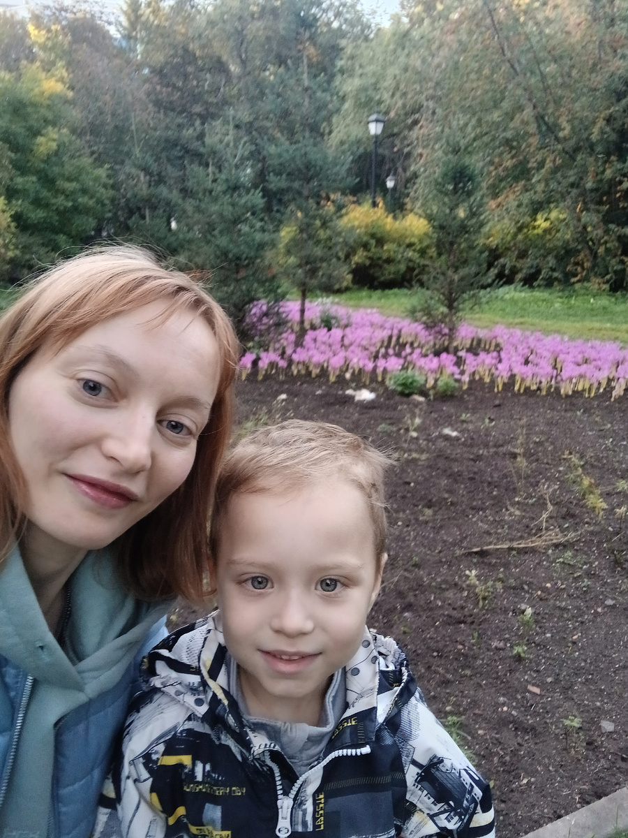 Работала также весь второй декрет, почти сразу после родов, для меня это было разнообразие и радость