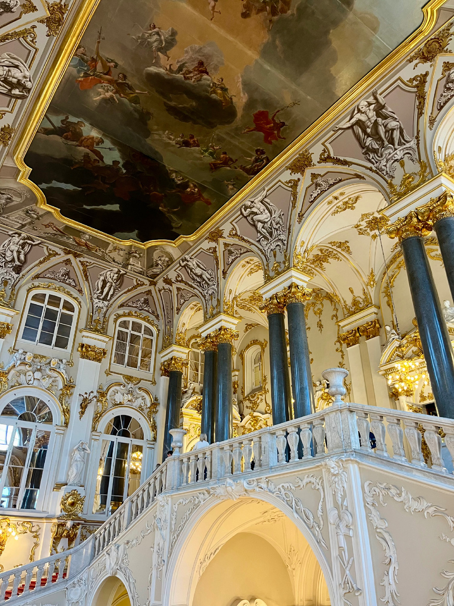 Иорданская лестница Зимнего дворца. Фото автора.