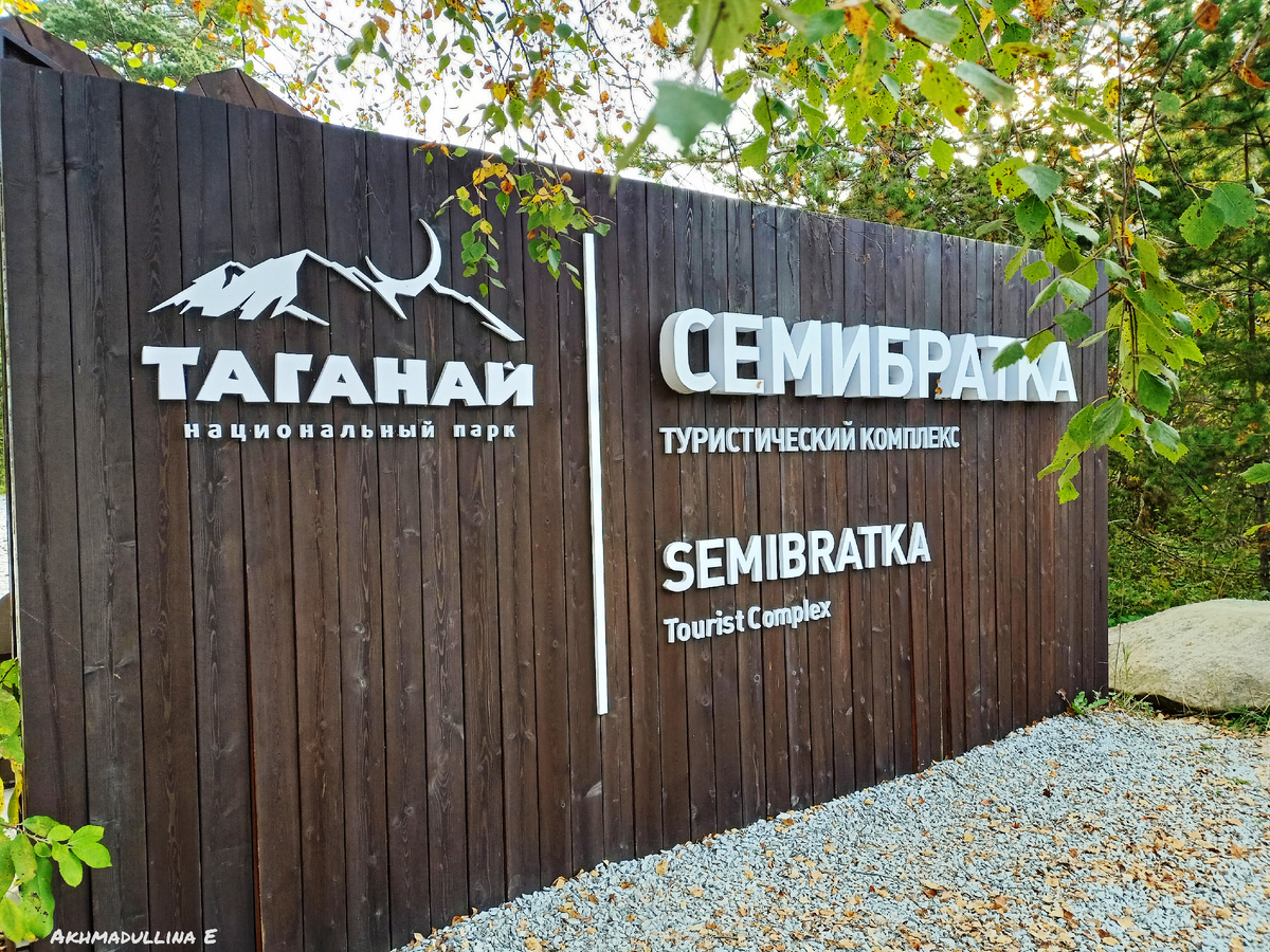 Утром можно было спокойно везде пройтись, днём из-за машин и толп народа, таких фото уже не сделаешь. Семибратка, 2024