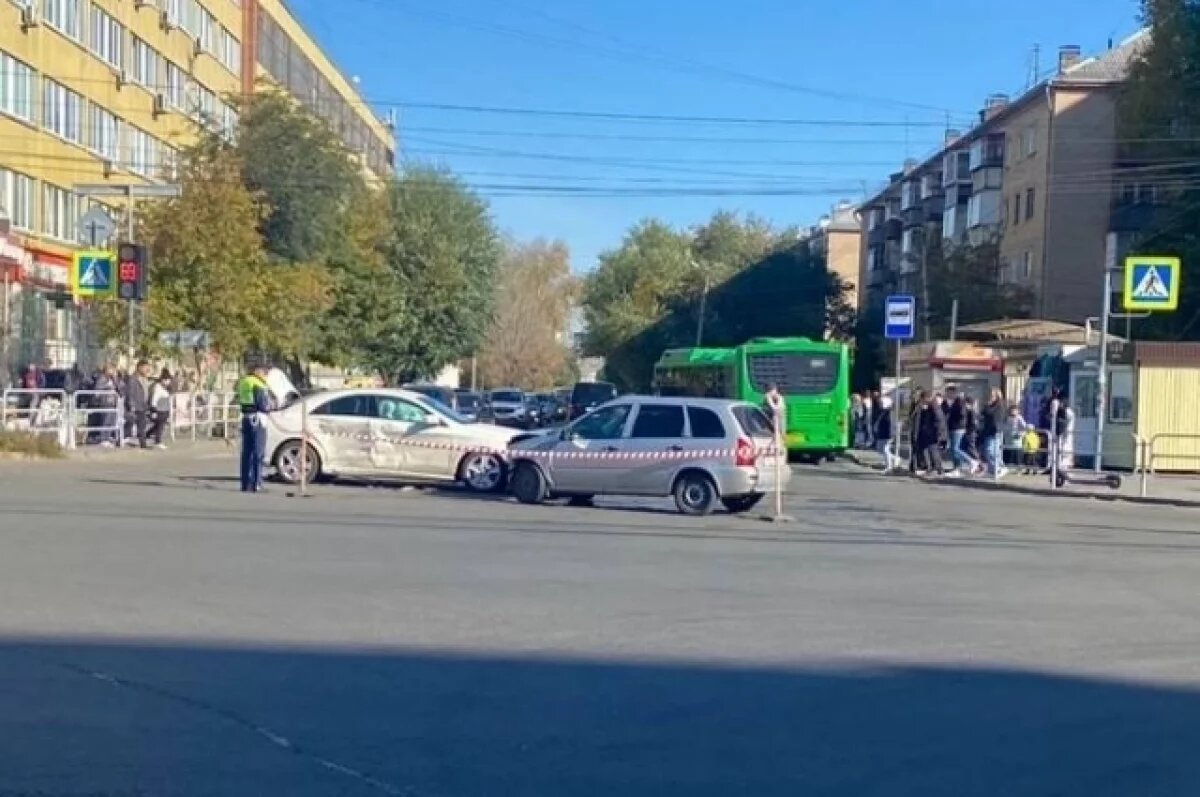    Школьница пострадала при столкновении двух машин в Челябинске