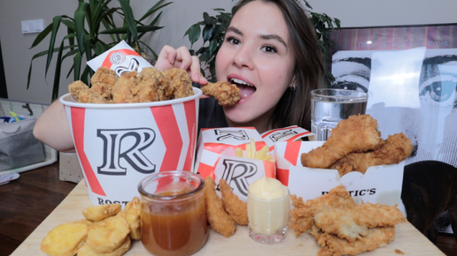 МУКБАНГ как найти парня? ВЕДРО КРЫЛЫШЕК КФС РОСТИКС mukbang курочка KFC