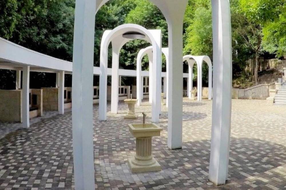 Уличный бювет Славяновского источника